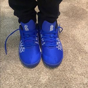 Men’s Kyrie Fly Traps 2.  Size 7.  Barely Worn